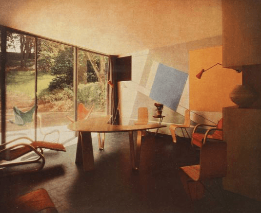 The present model desk in André Bloc’s Villa Bellevue in Meudon, France  CREDIT: Plaisir de France, June 1953 / Dominique Darbois
